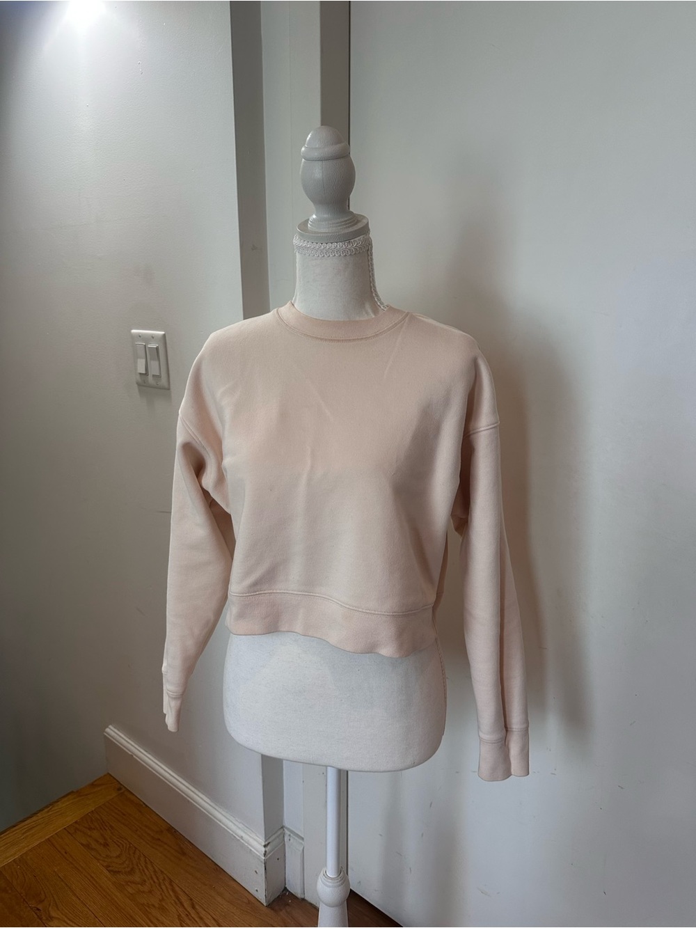 Girlfriend Collective Cropped Crewneck Sweatshirt in Cream